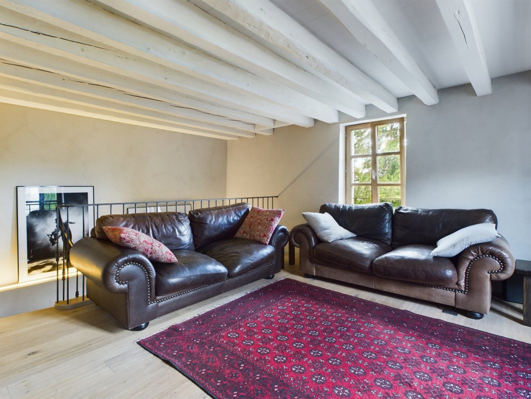 c010cd8b-c903-44f5-9904-2be3ad59dc41